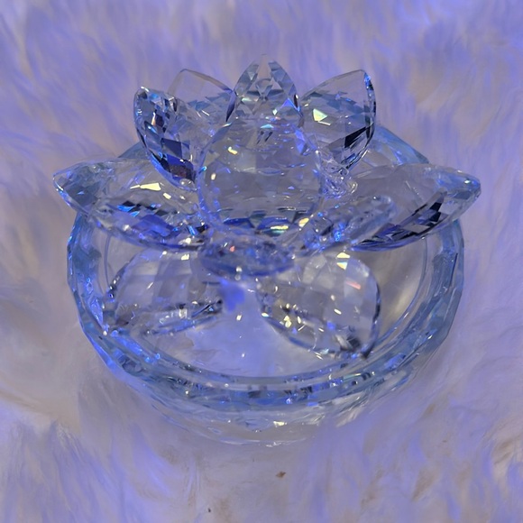 NEW crystal lotus flower keepsake trinket vanity jar container box - Picture 1 of 8